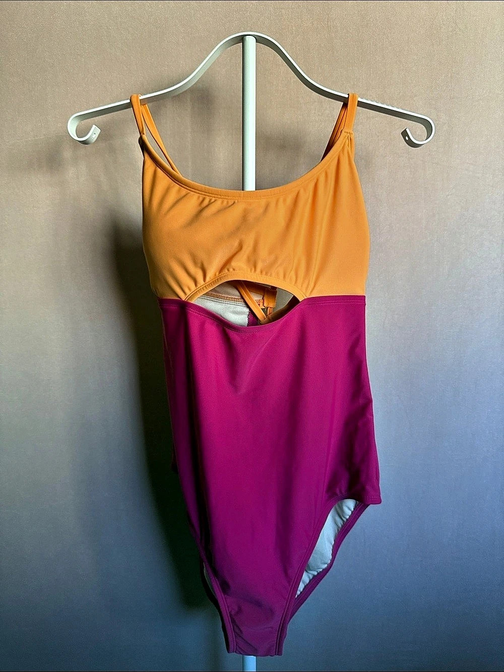 Kona Sol Medium Coverage One Piece Swimsuit Women’s Large
